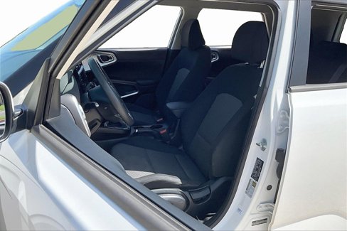 Used 2022 Kia Soul LX image 25