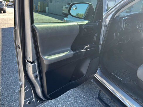 Used 2020 Toyota Tacoma SR image 14