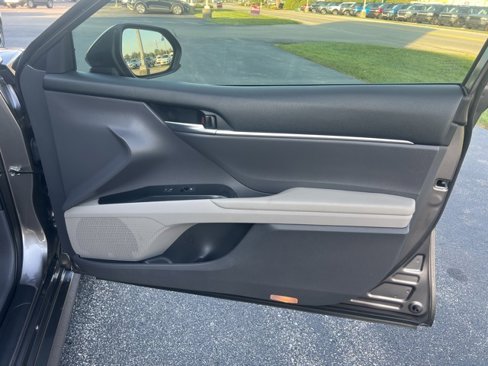 Used 2018 Toyota Camry LE image 36