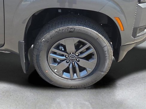 Used 2025 Nissan Frontier SV image 4