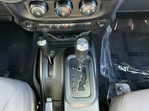 Used 2013 Jeep Wrangler Unlimited Sport image 28
