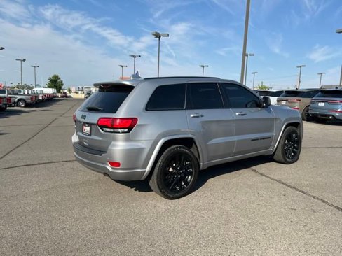 Used 2020 Jeep Grand Cherokee Altitude image 5