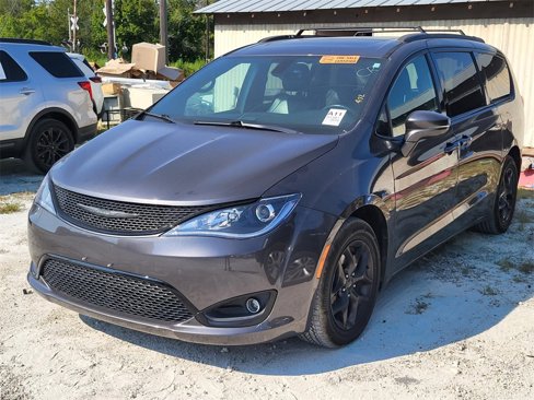 Used 2018 Chrysler Pacifica Limited w/ S Appearance Package image 3
