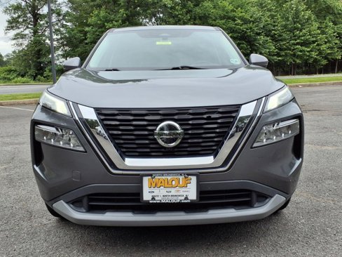 Used 2021 Nissan Rogue SV image 2
