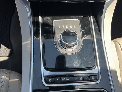 Used 2017 Jaguar XE Prestige image 22