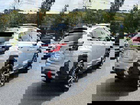 Used 2024 Subaru Crosstrek 2.0i Premium image 4