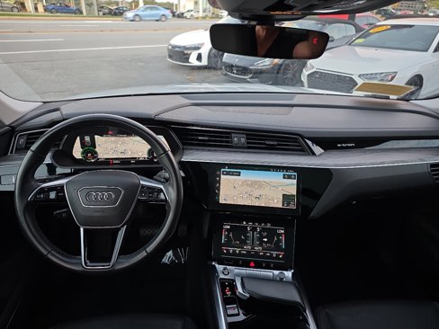 Used 2022 Audi e-tron Premium Plus w/ Premium Plus Package image 54