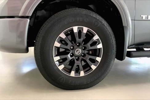 Used 2017 Nissan Titan PRO-4X image 8