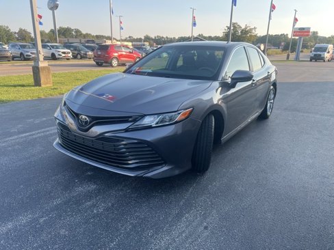 Used 2018 Toyota Camry LE image 4