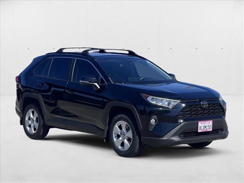 Used 2019 Toyota RAV4 XLE image 3