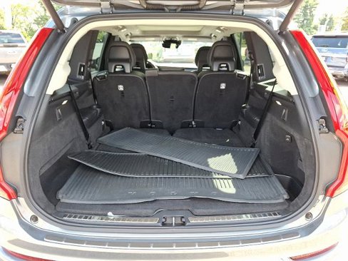Used 2020 Volvo XC90 T6 Momentum w/ Protection Package Premier image 28