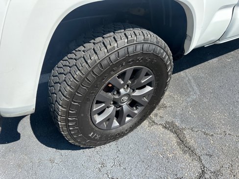 Used 2020 Toyota Tacoma SR5 image 12