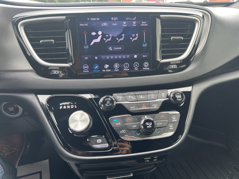 Certified 2020 Chrysler Pacifica Touring-L w/ Advanced Safetytec Group image 28