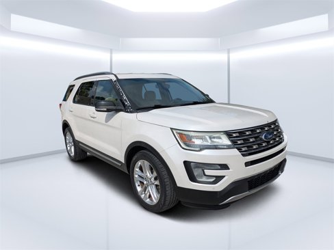 Used 2017 Ford Explorer XLT w/ Equipment Group 202A image 1