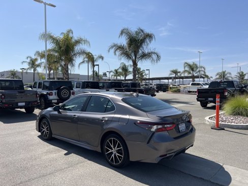 Used 2023 Toyota Camry SE image 6