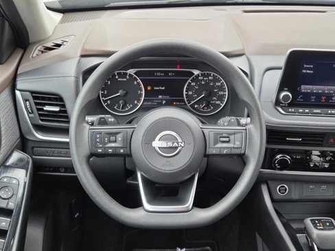 Used 2023 Nissan Rogue S image 17