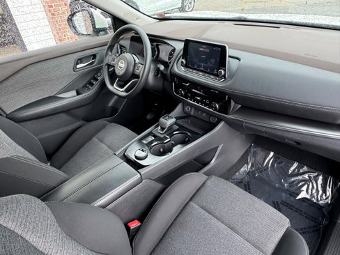 Used 2021 Nissan Rogue SV image 12