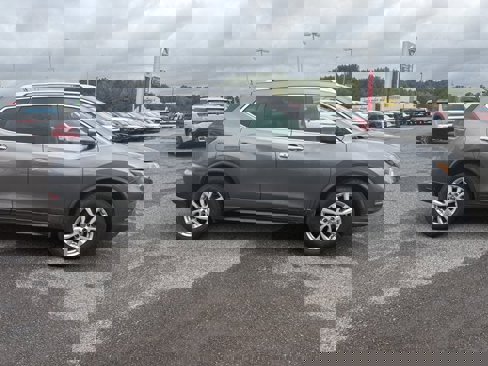Used 2019 Nissan Rogue SV image 4