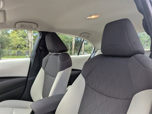 Used 2021 Toyota Corolla LE image 23