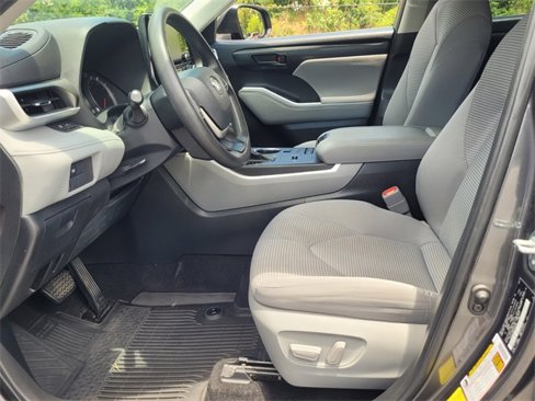 Used 2022 Toyota Highlander L image 5