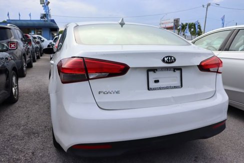 Used 2017 Kia Forte LX image 6