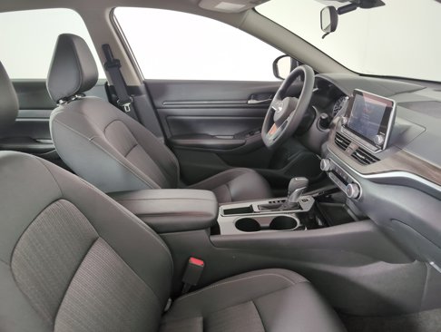 Used 2024 Nissan Altima 2.5 SV image 3