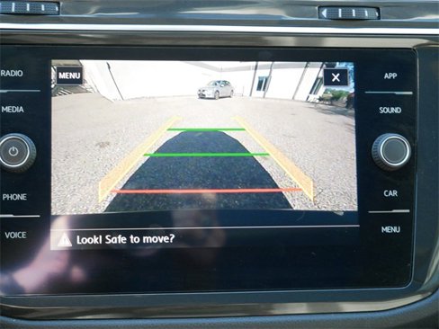 Used 2018 Volkswagen Tiguan SE w/ Panoramic Sunroof Package image 19