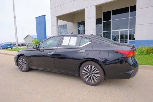 Used 2023 Nissan Altima 2.5 SV image 4
