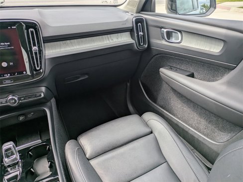 Certified 2025 Volvo XC40 B5 Plus image 17