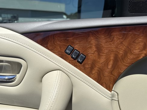 Used 2017 INFINITI QX80 2WD w/ Deluxe Technology Package image 46