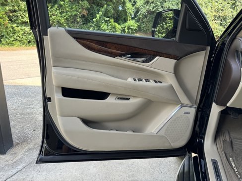 Used 2016 Cadillac Escalade ESV Luxury image 25