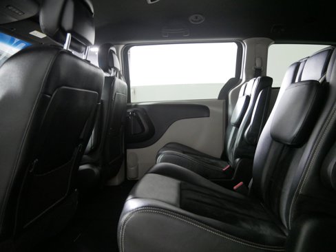 Used 2017 Dodge Grand Caravan SXT image 32