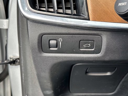 Used 2018 Volvo S90 T6 Inscription image 30