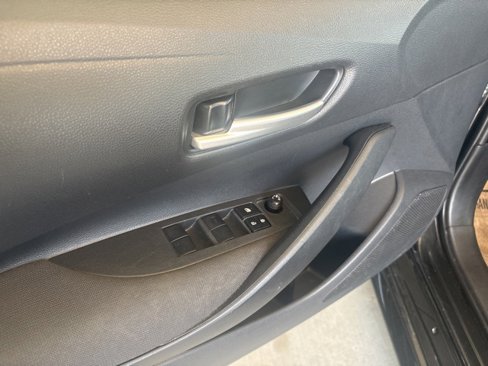 Used 2021 Toyota Corolla LE image 13