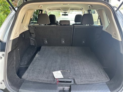 Used 2023 Nissan Rogue SV image 18
