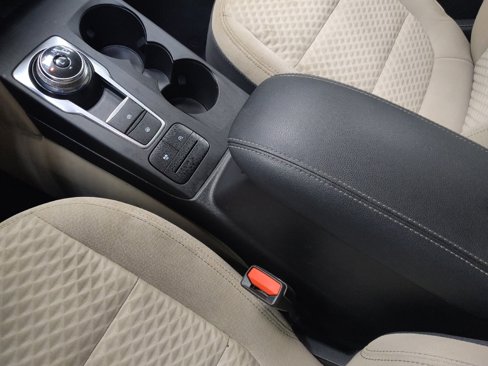 Used 2020 Ford Escape SE image 26