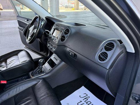Used 2013 Volkswagen Tiguan S image 22