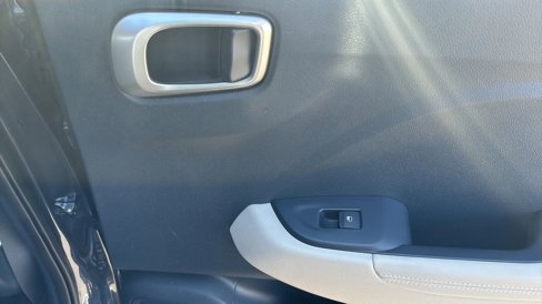 Used 2020 Hyundai Venue image 32