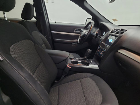 Used 2018 Ford Explorer XLT w/ Equipment Group 201A image 21
