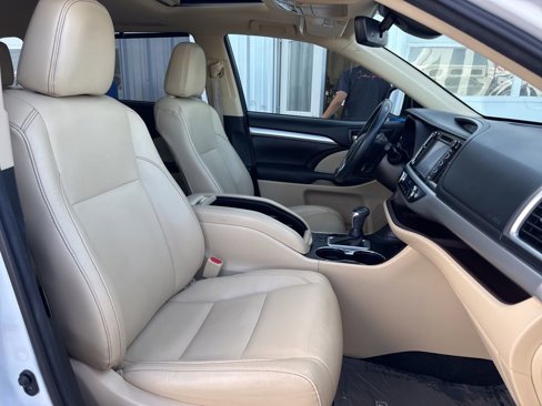 Used 2017 Toyota Highlander XLE image 38