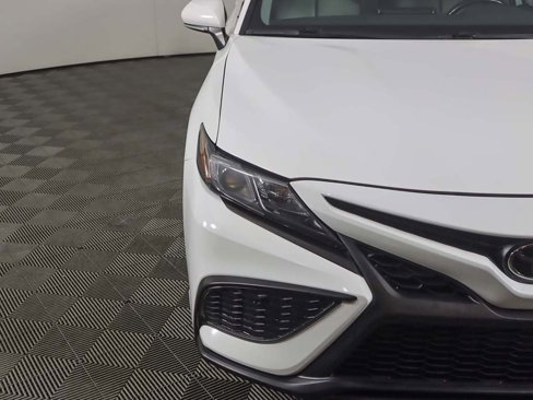 Used 2022 Toyota Camry SE image 11