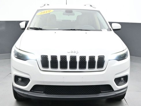Used 2019 Jeep Cherokee Latitude w/ Popular Appearance Group image 2
