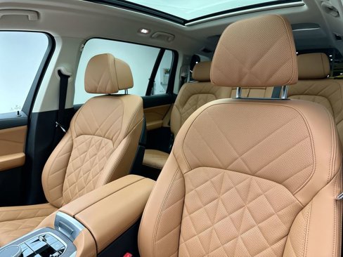 Used 2024 BMW X7 xDrive40i w/ Parking Assistance Package image 10