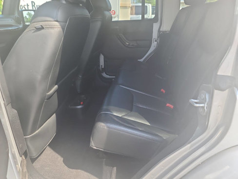 Used 2015 Jeep Wrangler Unlimited Sahara image 23