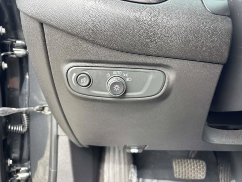Used 2020 Chevrolet Equinox LS image 16