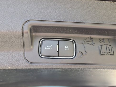 Used 2020 Ford Explorer Limited image 19