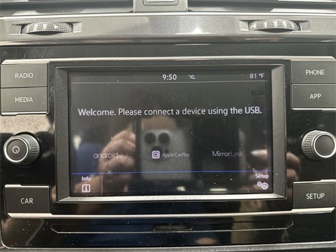 Used 2018 Volkswagen Golf S image 31