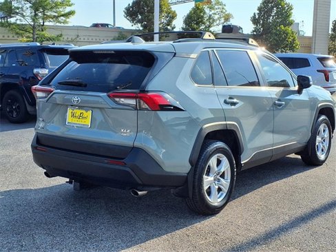 Used 2021 Toyota RAV4 XLE image 2