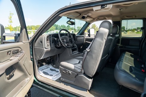 Used 2004 Chevrolet Silverado 2500 LT w/ Snow Plow Prep Package image 32