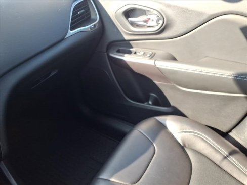 Used 2019 Jeep Cherokee Latitude Plus w/ Cold Weather Group image 23
